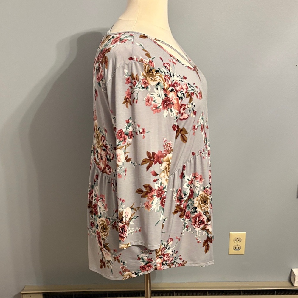 Honeyme Dusty gray Floral Scoop-Neck Tunic with Pink & Gold Accents - Picture 4 of 5